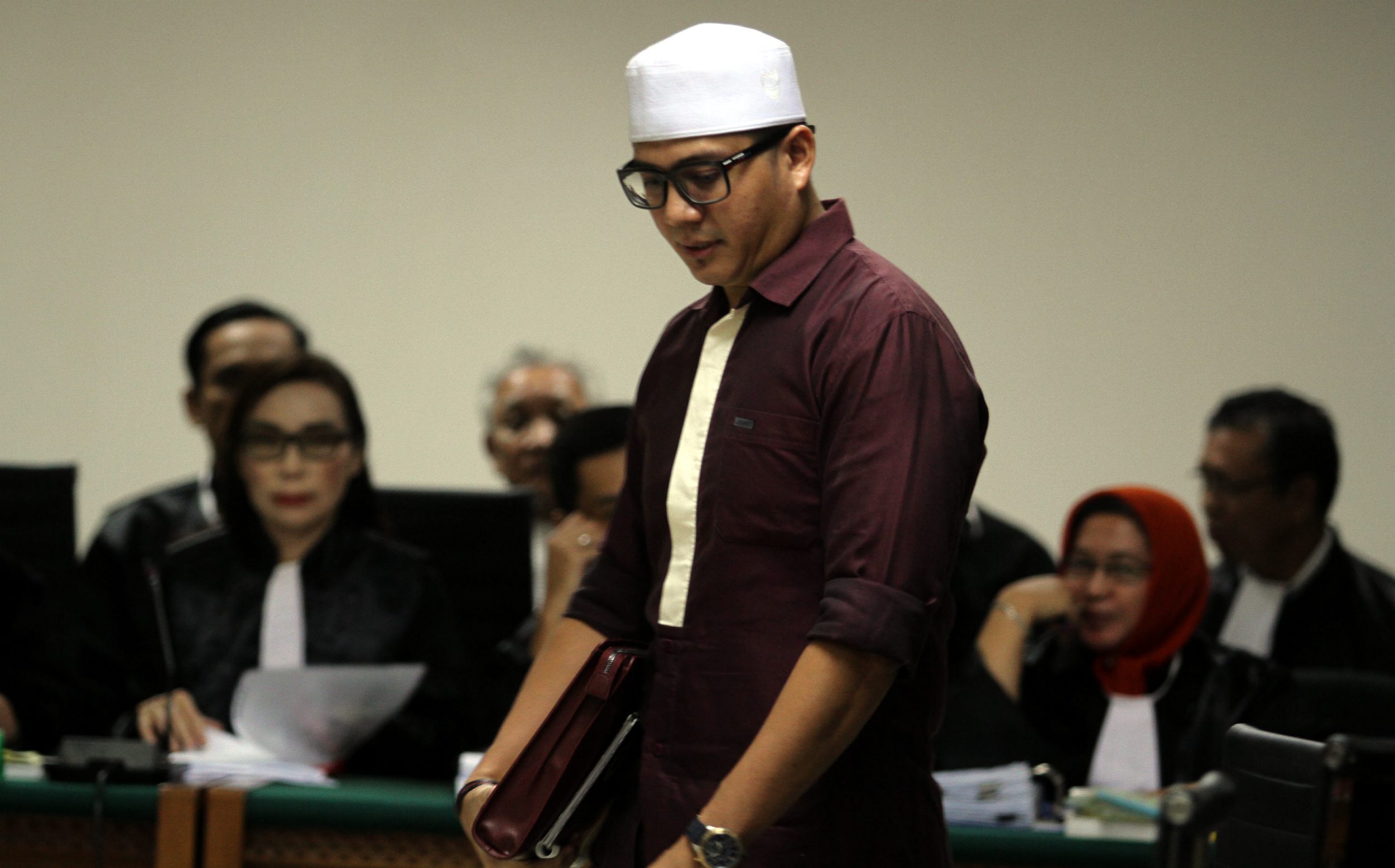 gary-dan-evy-susanti-saksi-tersangka-oc-kaligis_20151002_171759.jpg