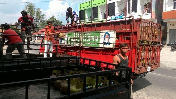 gas-tabung-melon-di-kelurahan-setrio-banyuasin-alami-kelangkaan.jpg