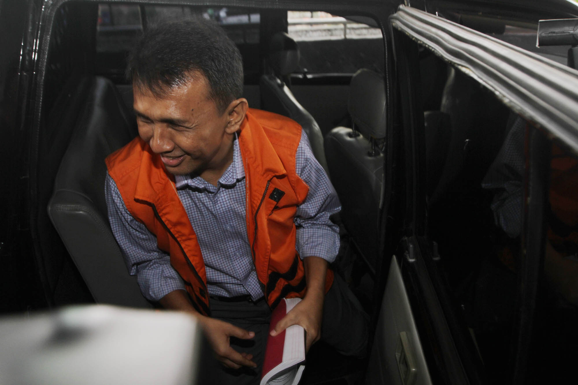 gatot-diperiksa-kejagung-di-kpk_20151111_153950.jpg