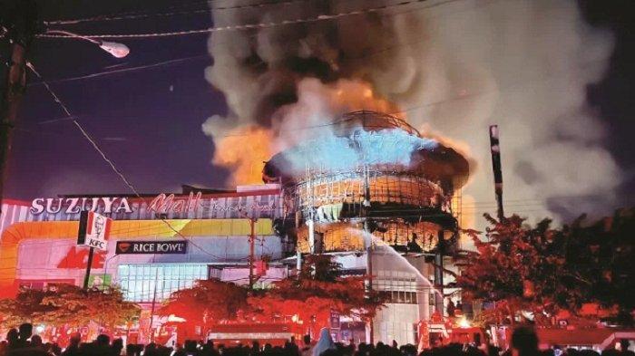 gedung-suzuya-mall-banda-aceh-terbakar.jpg