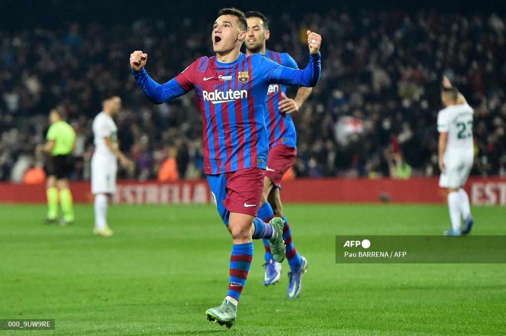 gelandang-barcelona-ferran-jutgla-kiri-merayakan-mencetak-gol-pembuka-timnya.jpg