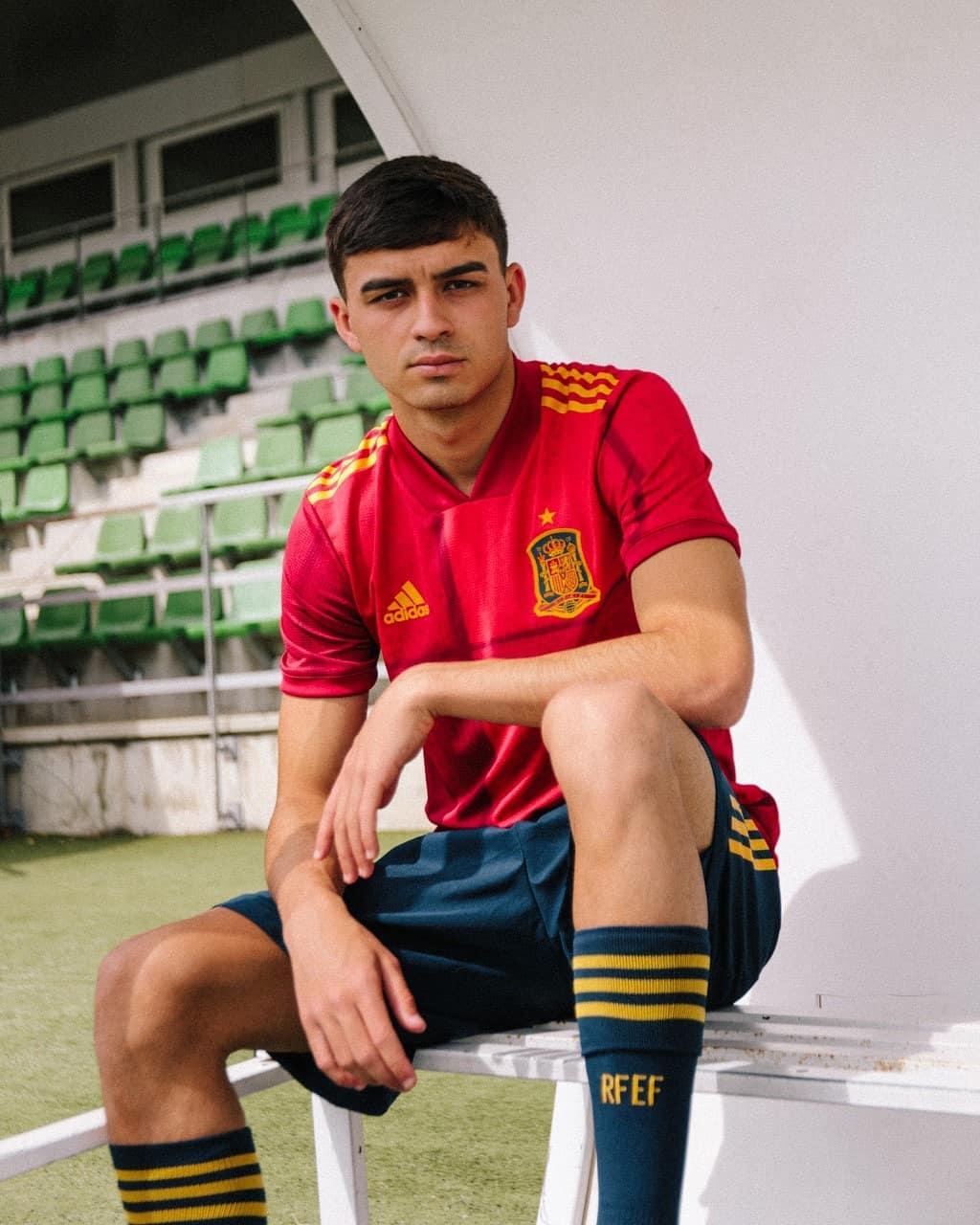 gelandang-barcelona-pedri-berkostum-timnas-spanyol.jpg