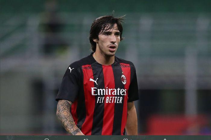 gelandang-bertahan-milik-ac-milan-sandro-tonali-1.jpg