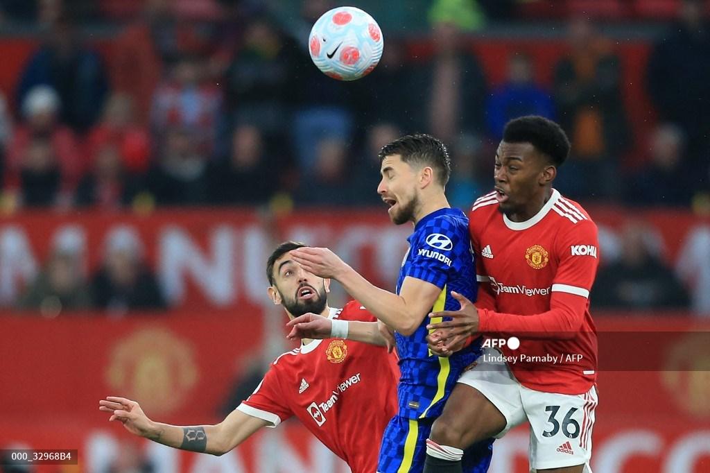 gelandang-chelsea-asal-italia-jorginho-tengah-bersaing-dengan-anthony-elanga.jpg
