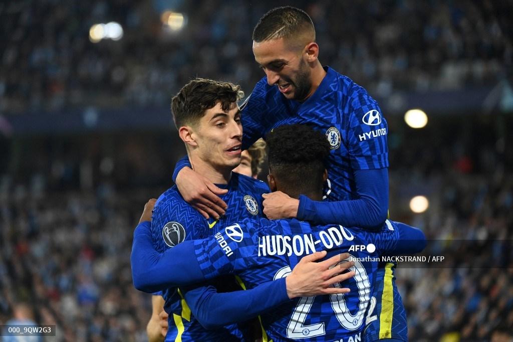 gelandang-chelsea-asal-maroko-hakim-ziyech-kanan-merayakan-mencetak-gol-pembuka.jpg