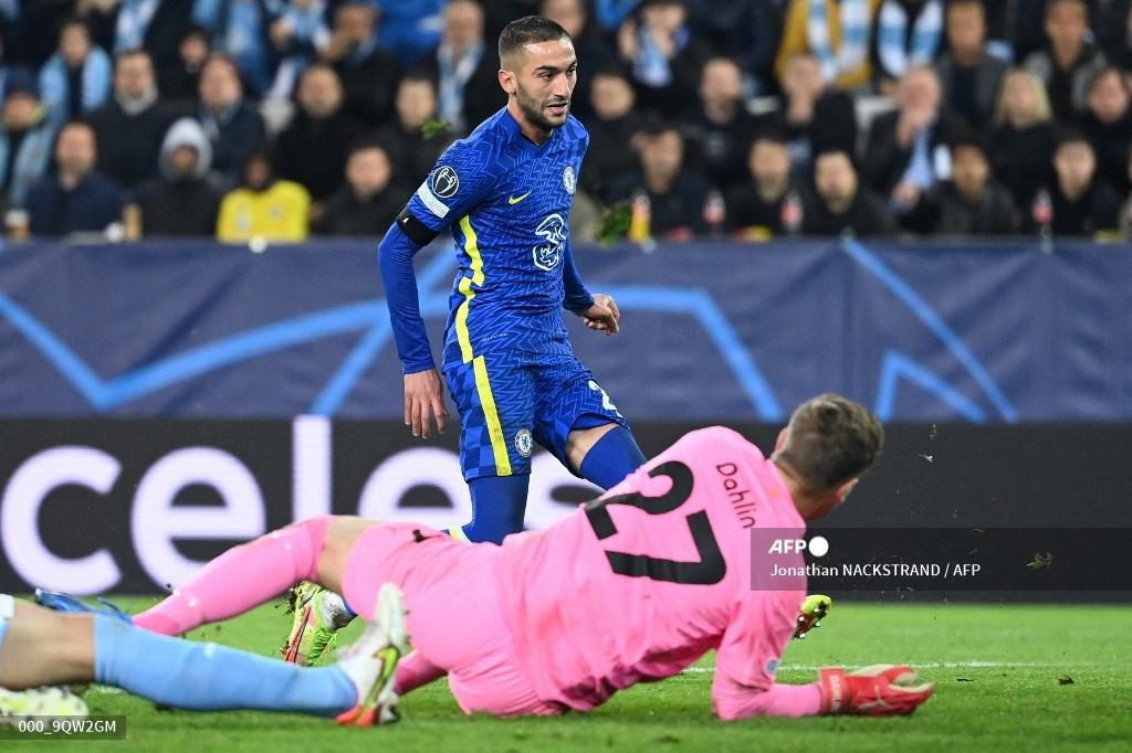gelandang-chelsea-asal-maroko-hakim-ziyech-mencetak-gol-pembuka-melewati-kiper-malmo.jpg