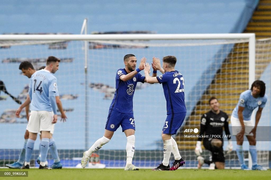 gelandang-chelsea-asal-maroko-hakim-ziyech-tengah-merayakan-kemenangan-dengan-gilmour.jpg