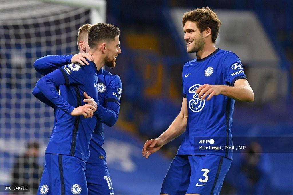 gelandang-chelsea-italia-jorginho-kedua-dari-kiri-merayakan-bersama-rekan-satu-timnya.jpg