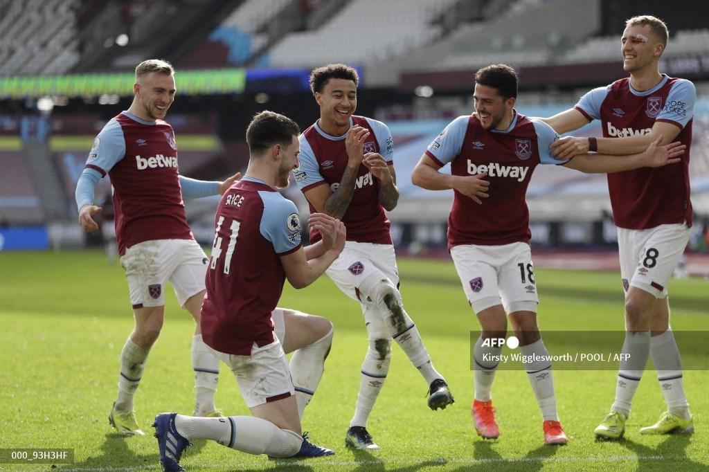 gelandang-inggris-west-ham-united-jesse-lingard-tengah-merayakan-bersama-rekan-satu-timnya.jpg