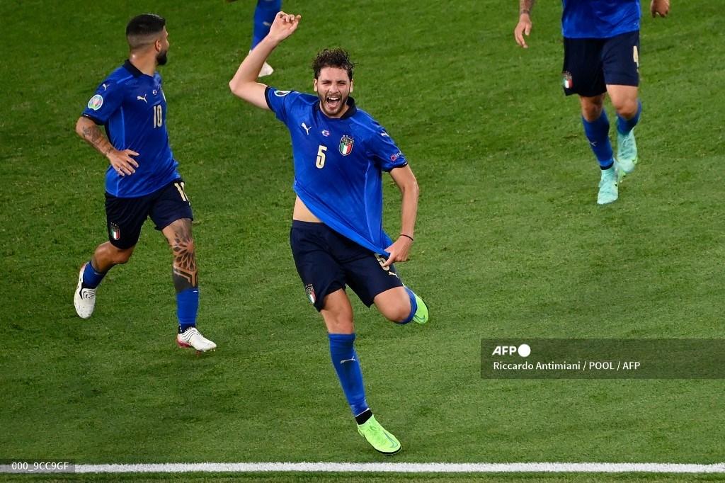 gelandang-italia-manuel-locatelli-merayakan-mencetak-gol.jpg