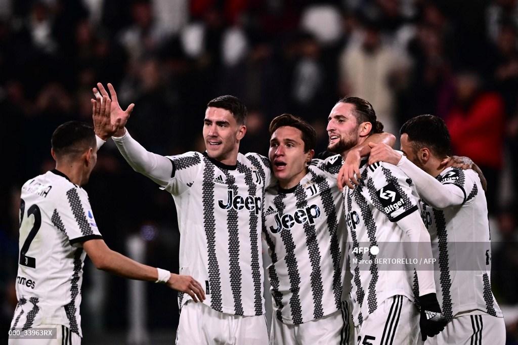 gelandang-juventus-prancis-adrien-rabiot-2ndr-merayakan-dengan-rekannya.jpg