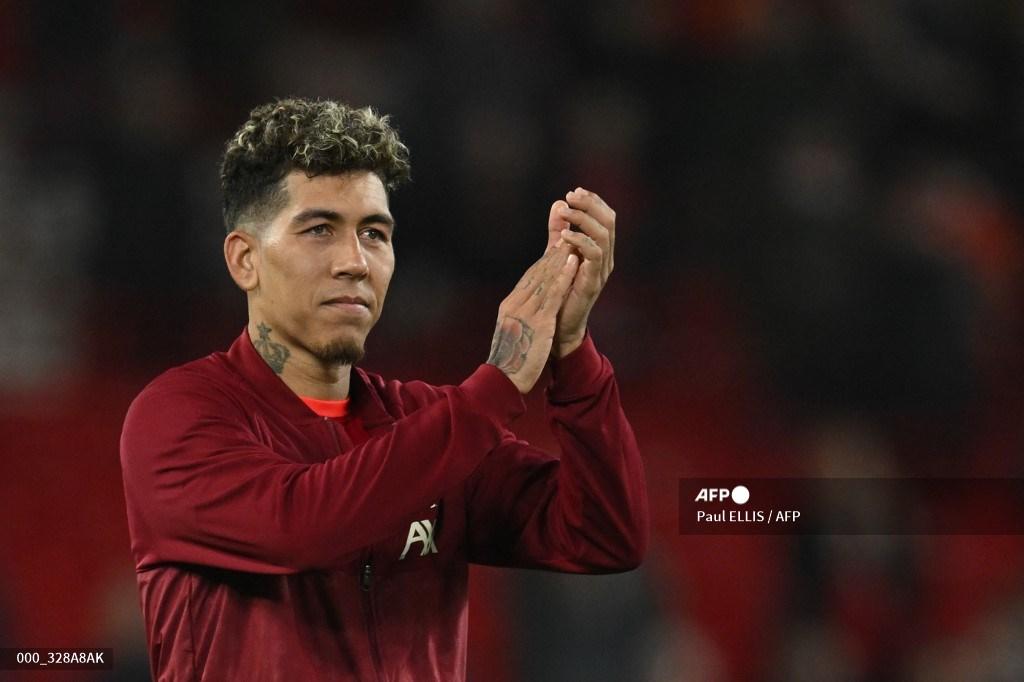 gelandang-liverpool-asal-brasil-roberto-firmino-bertepuk-tangan.jpg