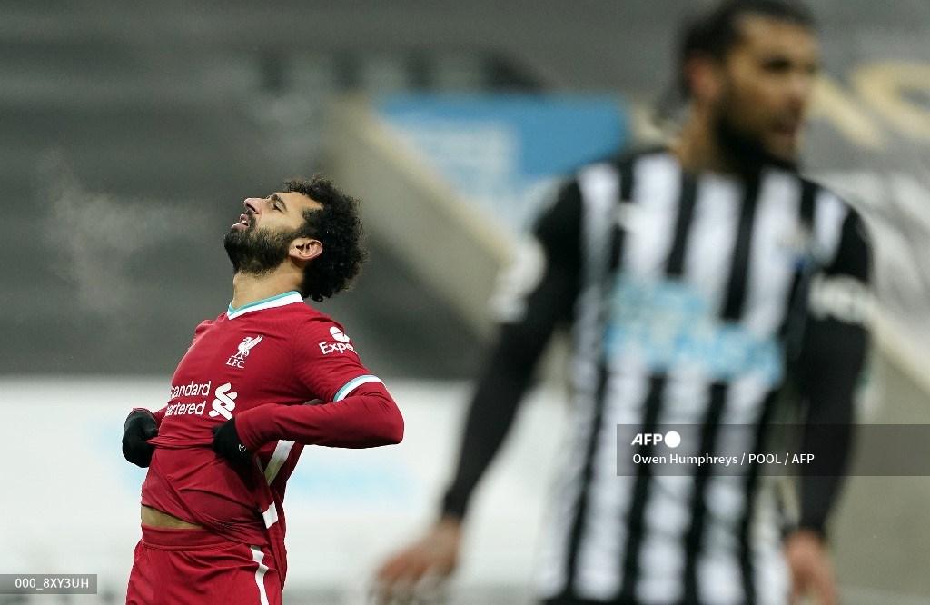 gelandang-liverpool-mesir-mohamed-salah-kiri-bereaksi-setelah-gagal-mencetak-gol.jpg