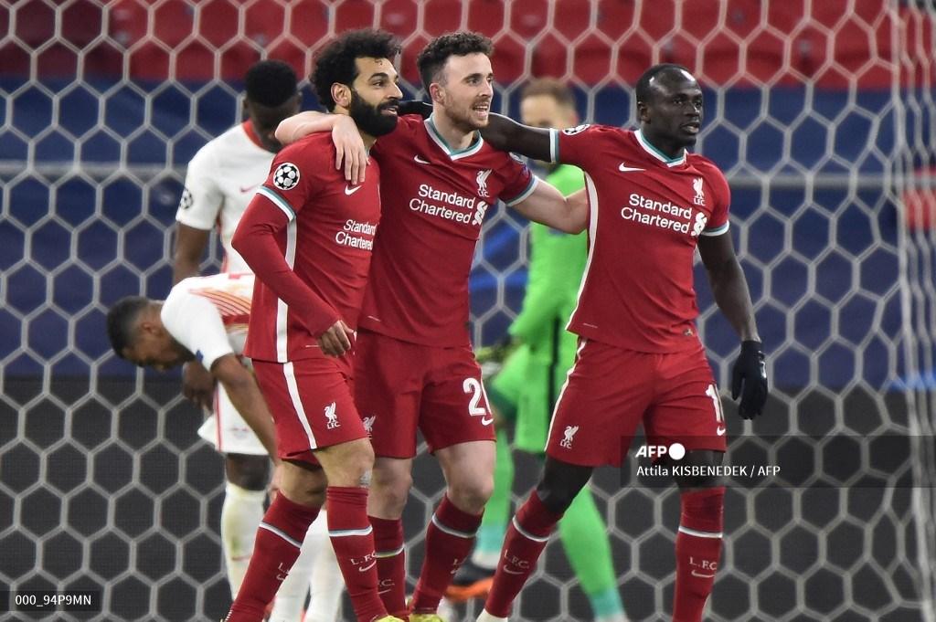 gelandang-liverpool-mesir-mohamed-salah-kiri-merayakan-dengan-mane-dan-jota.jpg