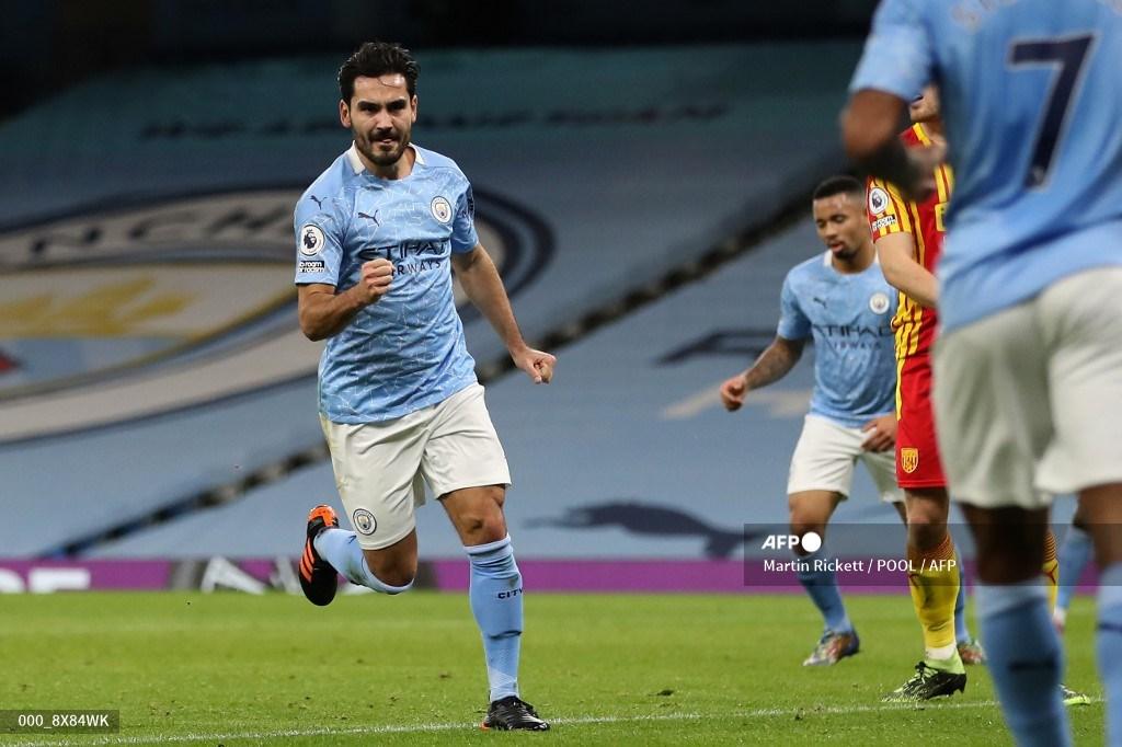 gelandang-manchester-city-jerman-ilkay-gundogan-kanan-merayakan-dengan-raheem-sterling.jpg