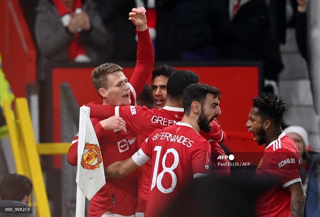 gelandang-manchester-united-skotlandia-scott-mctominay-kiri-merayakan-gol.jpg