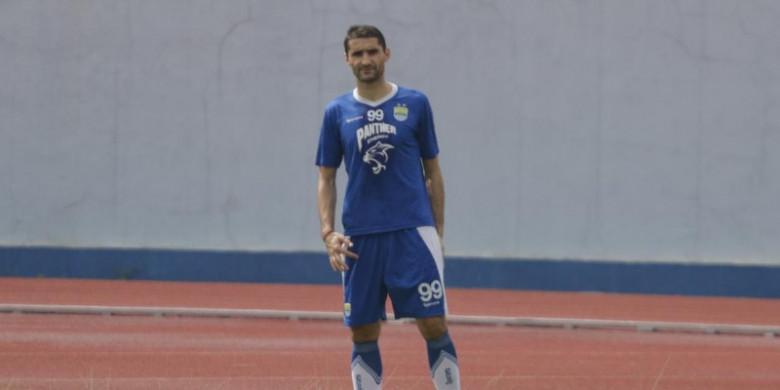 gelandang-persib-bandung-srdjan-lopicic.jpg