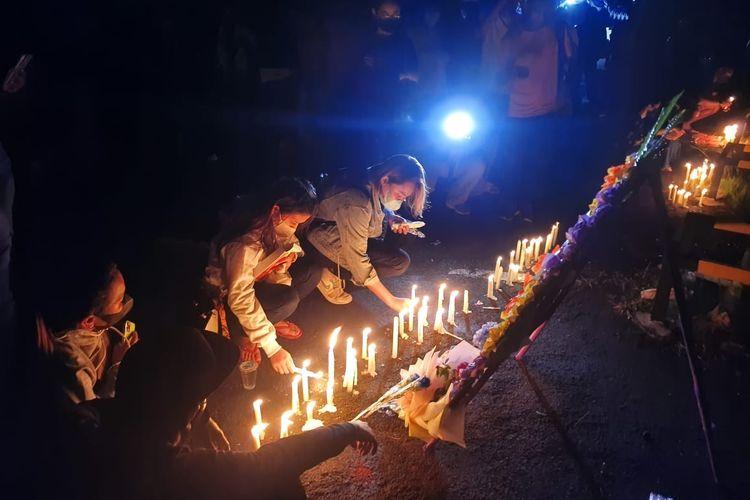 gelar-aksi-bakar-lilin-mengenang-17-korban-terbakar.jpg