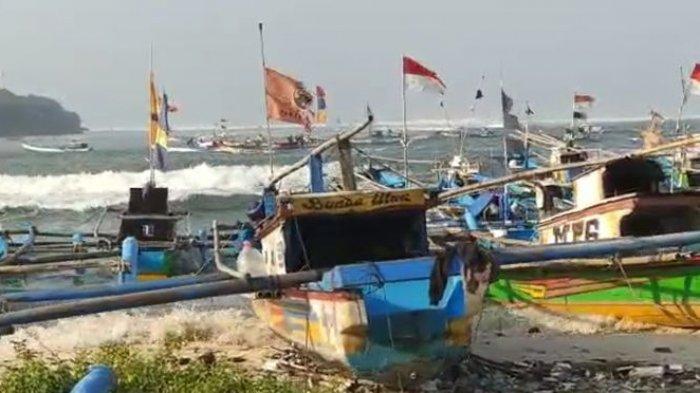 gelombang-tinggi-menerjang-wilayah-pantai-kabupaten-sukabumi-rabu.jpg