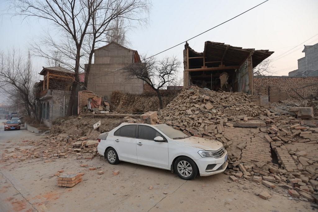 gempa-bumi-di-dahejia-jishishan-di-provinsi-gansu-china.jpg