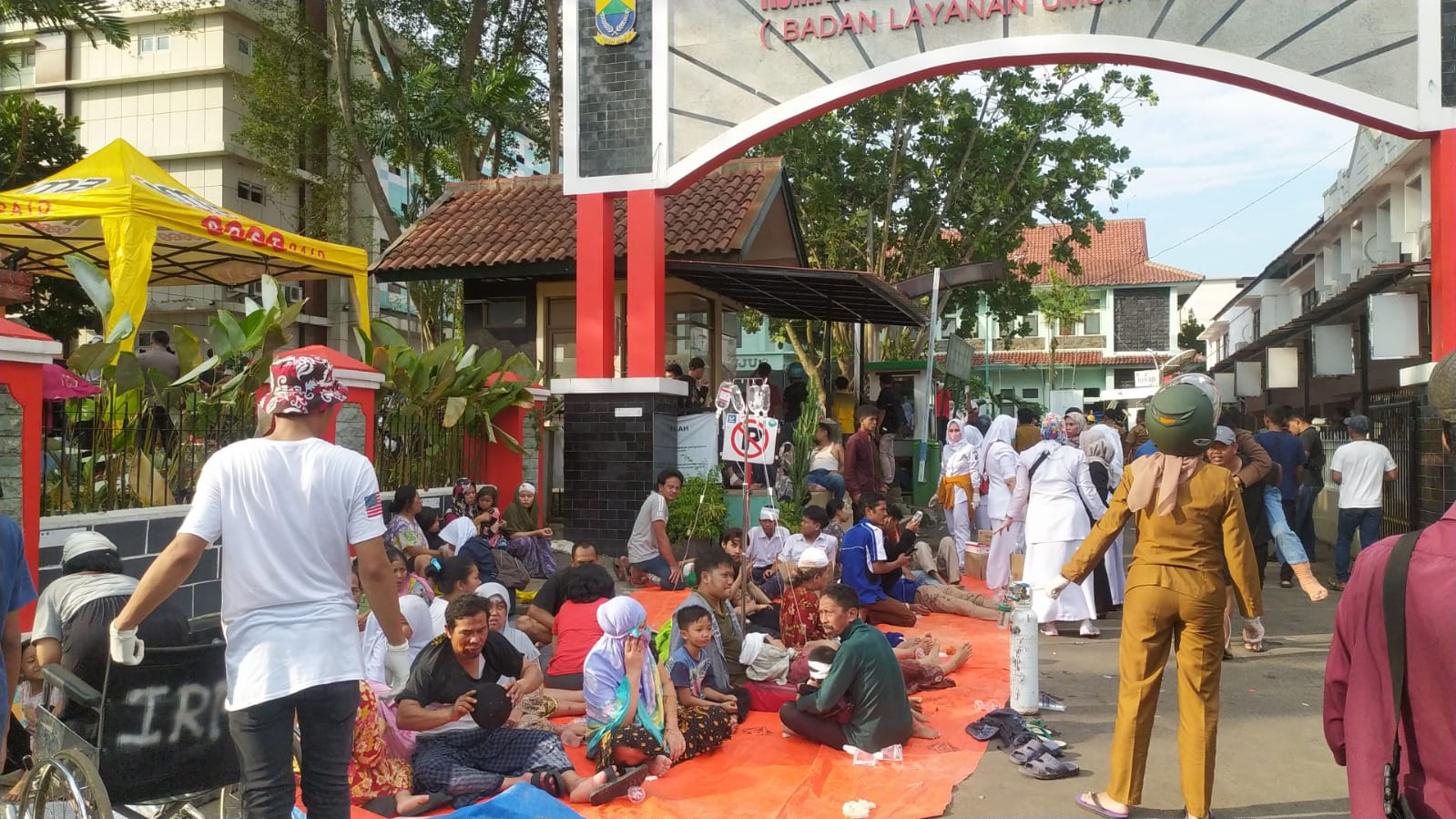 gempa-bumi-memporak-porandakan-ruman-dan-puluhan-korban-jiwa_20221122_073209.jpg