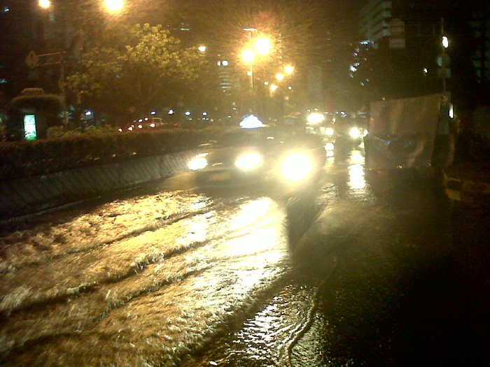 genangan-air-di-jalan-rusuna-said_20150131_222850.jpg