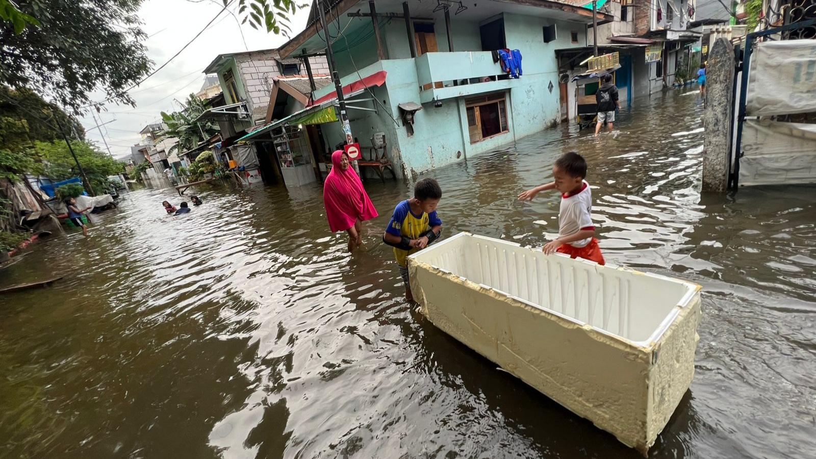 genangan-di-jelambar-2.jpg<pf>genangan-di-jelambar-1.jpg