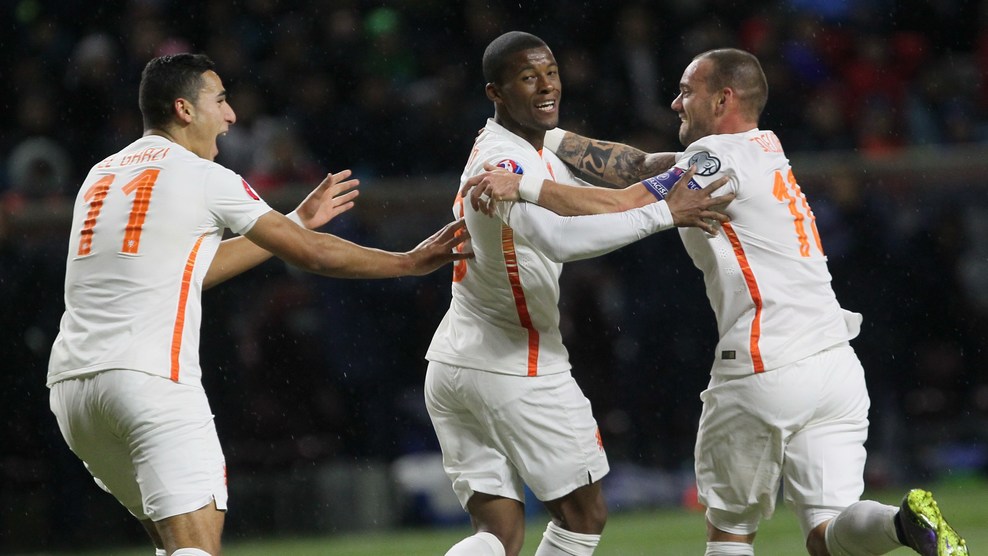 georginio-wijnaldum-anwar-el-ghazi-wesley-sneijder_20151011_011502.jpg