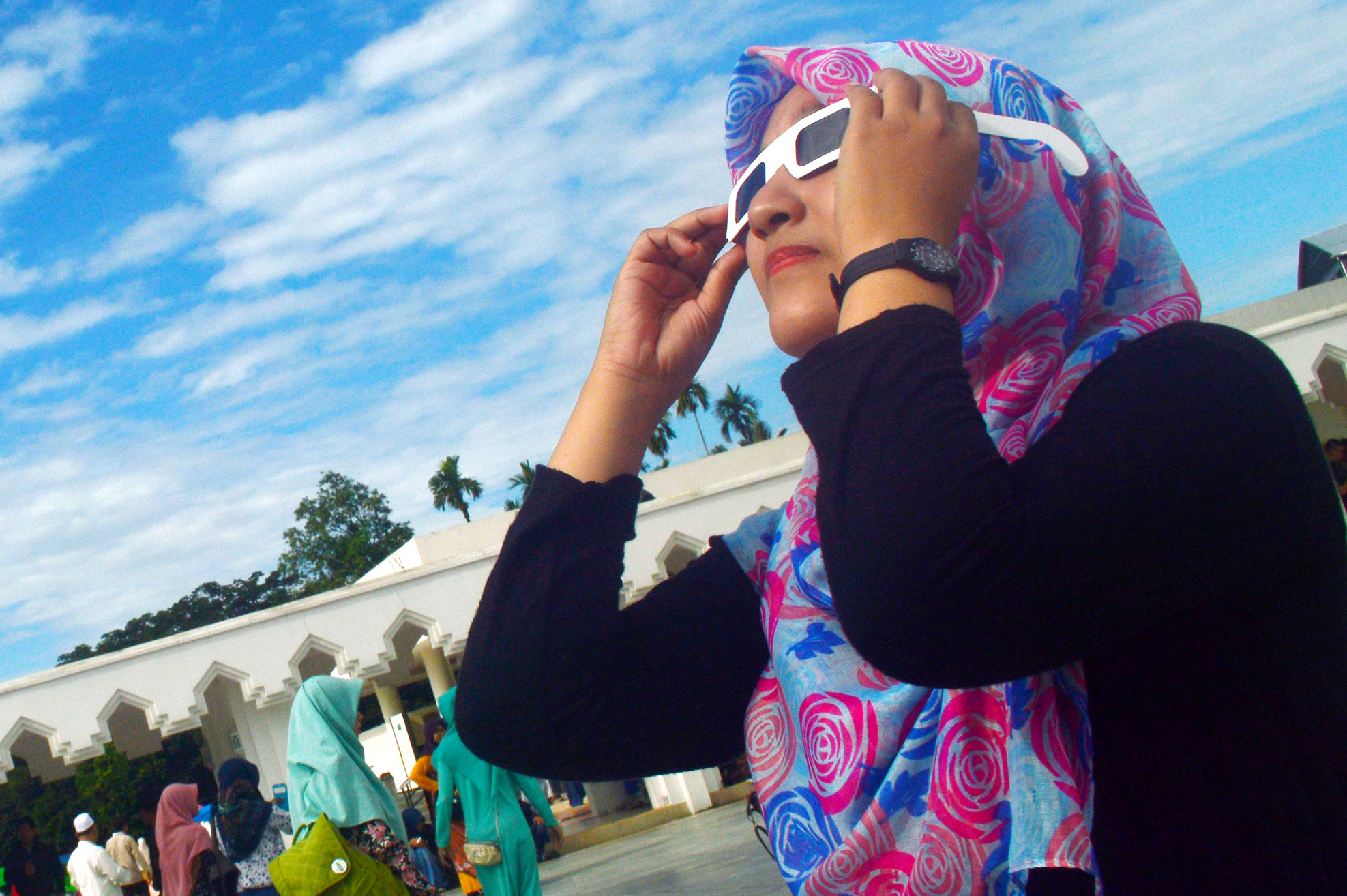 gerhana-matahari-di-pontianak-terhalang-awan_20160309_235415.jpg