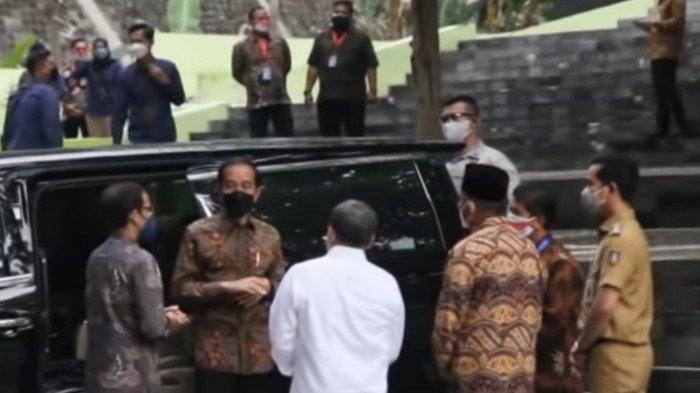 gibran-dan-jokowi-di-uns.jpg