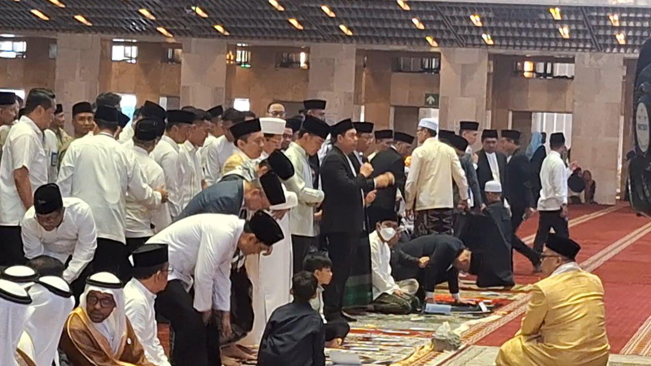 gibran-dna-jan-ethes-Salat-Idul-Adha-1447-Hijriah-di-Masjid-Istiqlal.jpg