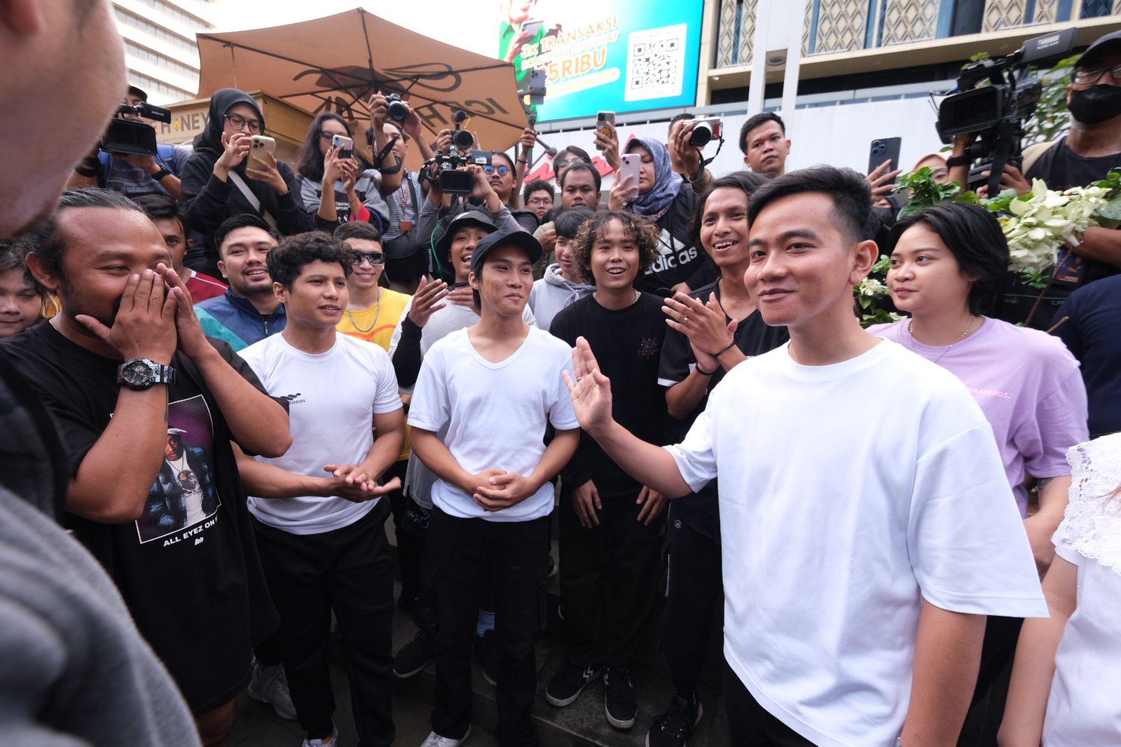 gibran-rakabuming-raka-menghadiri-car-free-day-di-bundaran-hotel-indonesia-hi.jpg