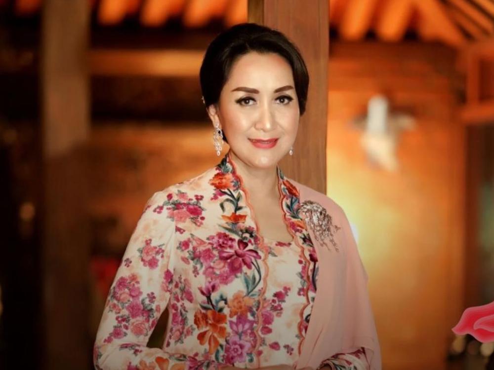 Peringati HKN 2025, Perempuan Indonesia Diajak Bangga Berkebaya
