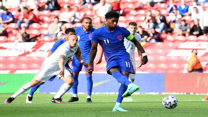 gol-penalti-rashford-ke-gawang-rumania.jpg
