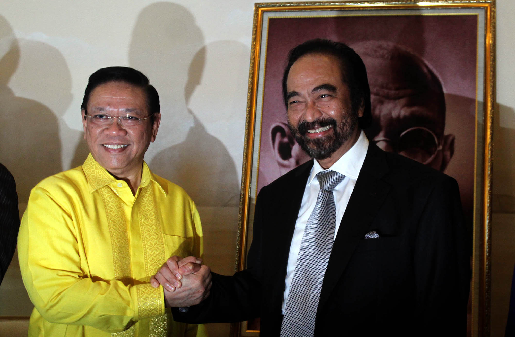 golkar-agung-laksono-temui-ketua-umum-nasdem_20150311_190552.jpg