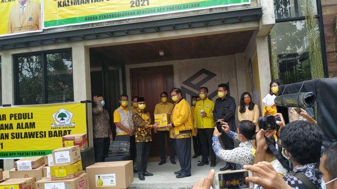 golkar-bantu-korban-banjir-kalsel.jpg