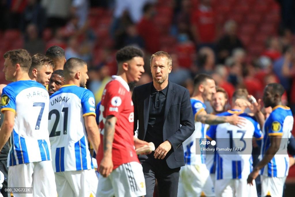graham-potter-merayakan-dengan-para-pemainnya-setelah-menang.jpg