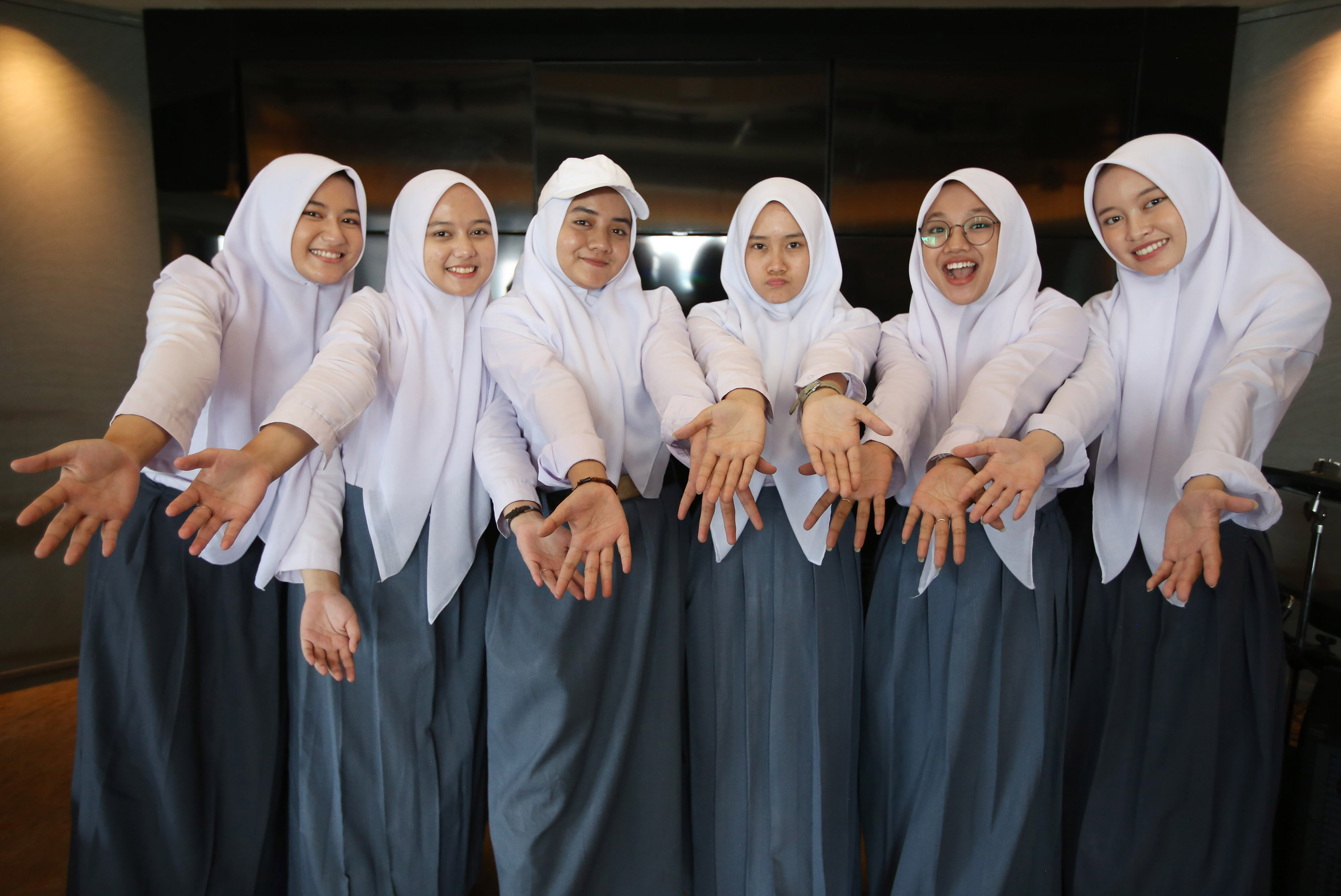 grup-putih-abu-abu_20211210_160716.jpg