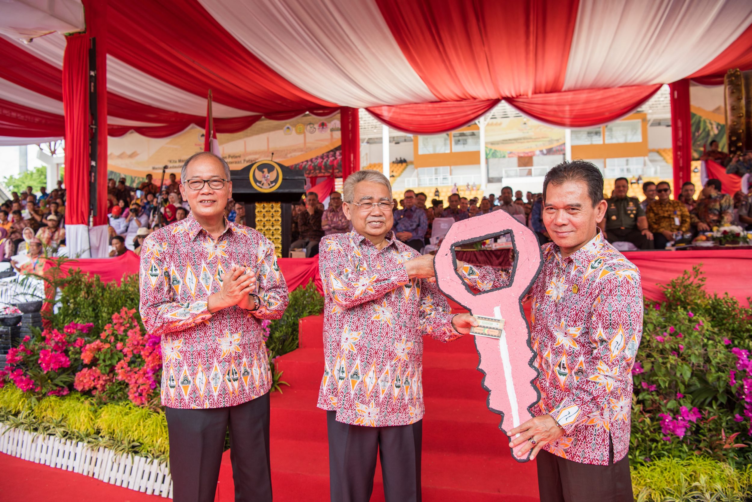 gubenur-aceh-tutup-penas-xv-2017-aceh_20170512_135007.jpg