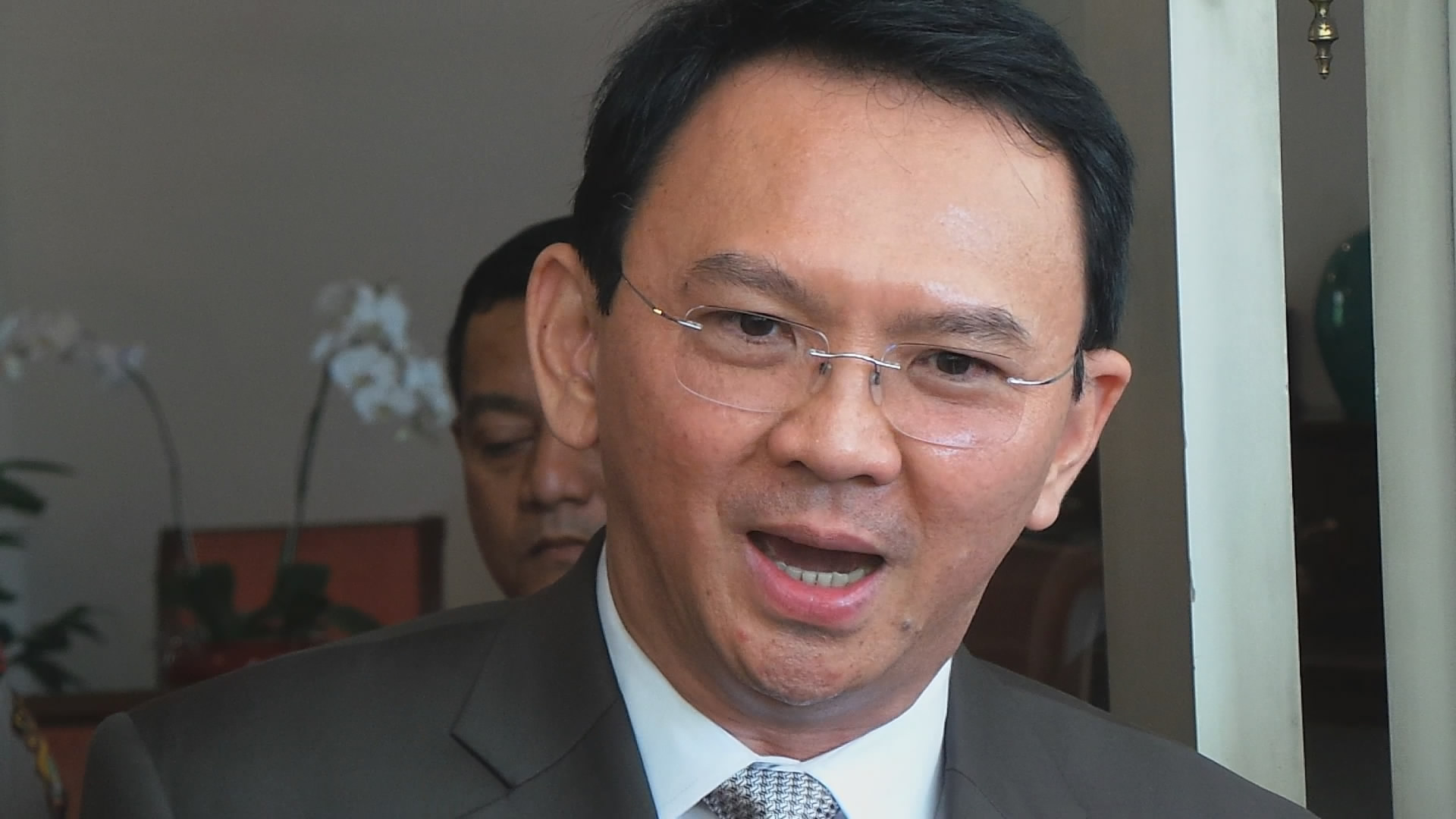 gubernur-ahok-konpers-pelarangan-operasi-aptb-di-kota_20160314_125400.jpg