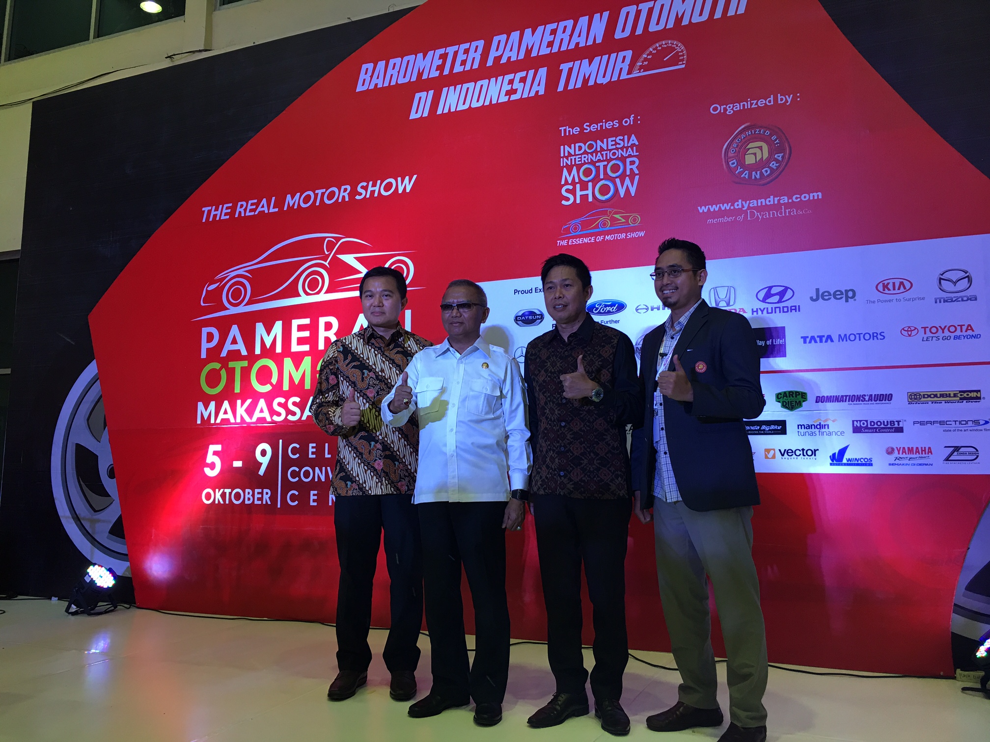 gubernur-dan-wagub-sulsel-hadir-di-pembukaan-pameran-otomotif-makassar-poma-2016_20161005_153545.jpg