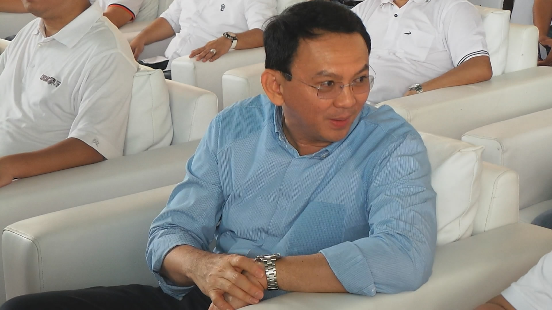 gubernur-dki-ahok-beri-kartu-bpjs-go-jek_20160506_164307.jpg