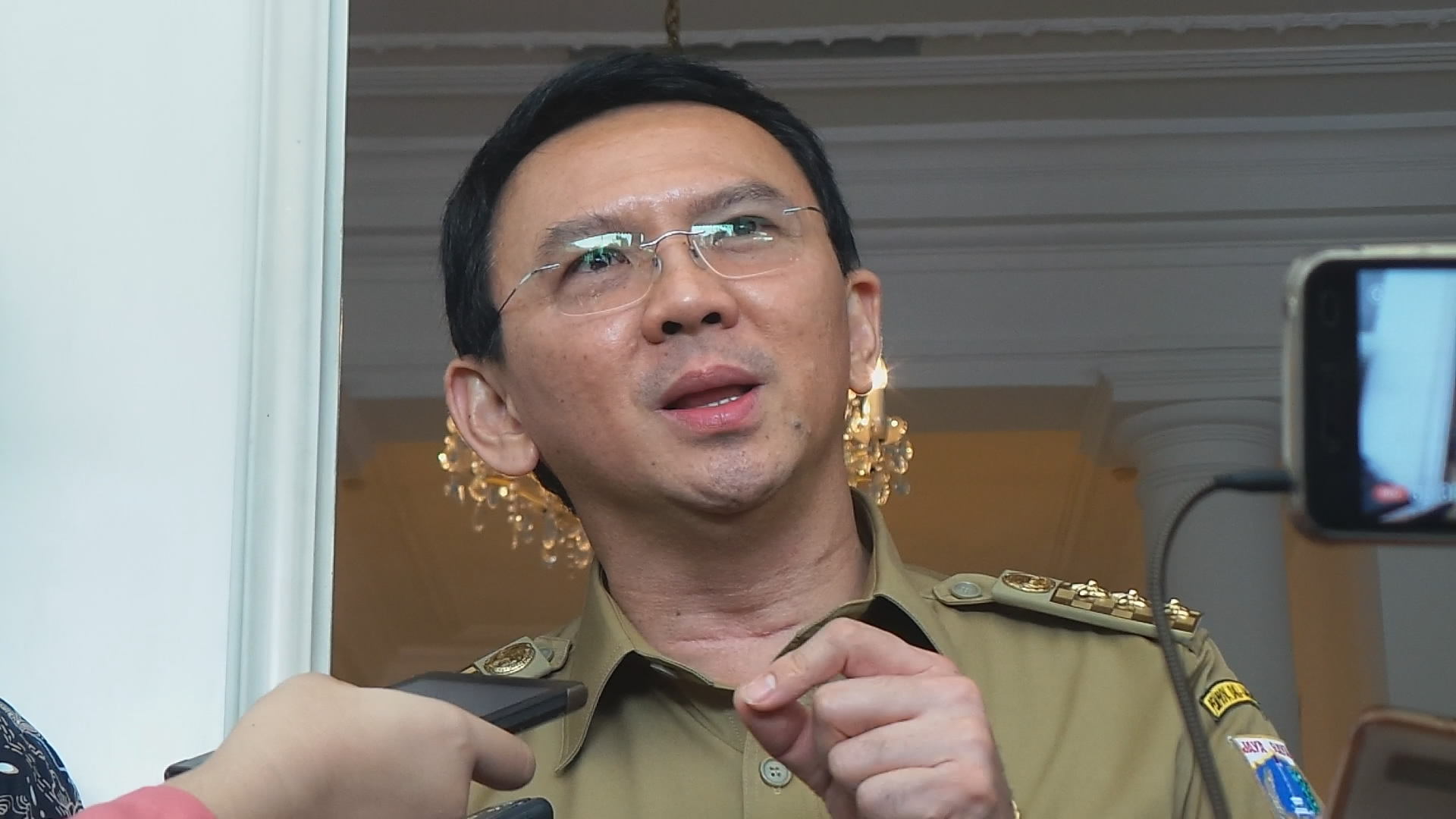 gubernur-dki-basuki-tjahaja-purnama-konpers_20160328_144636.jpg