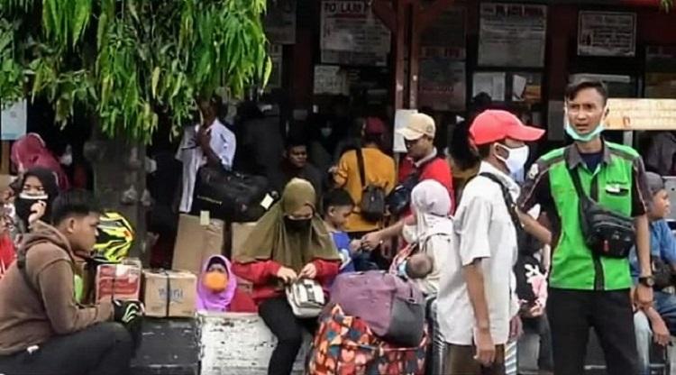 gubernur-dki-jakarta-anies-baswedan-melakukan-peninjauan-aktivitas-mudik.jpg