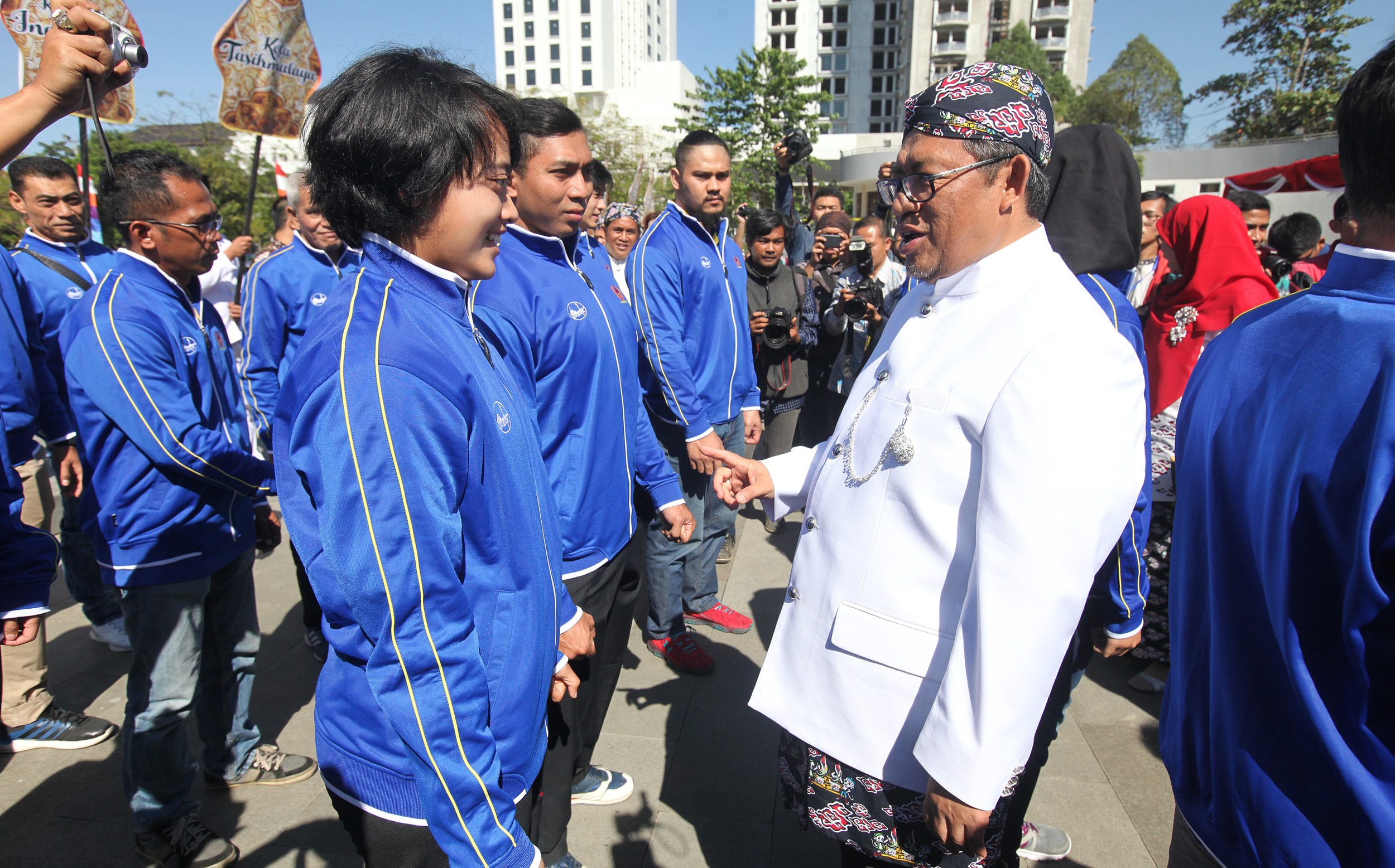 gubernur-jabar-pimpin-apel-besar-hari-jadi-ke-71-kota-bandung_20160822_150222.jpg