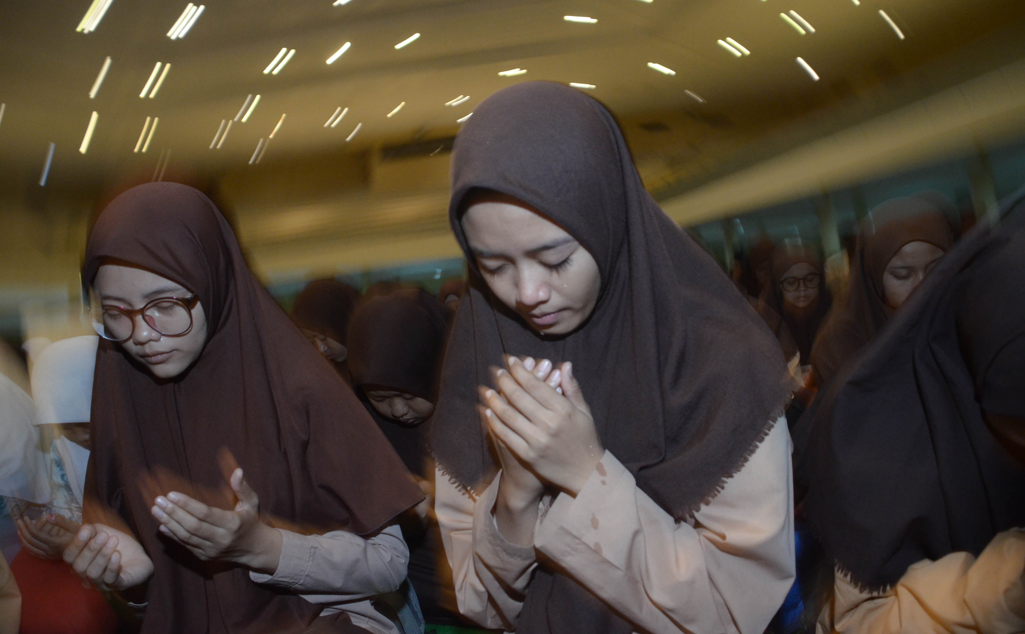 gubernur-jatim-ajak-siswa-sma-smk-berdoa-jelang-unas_20190301_204330.jpg