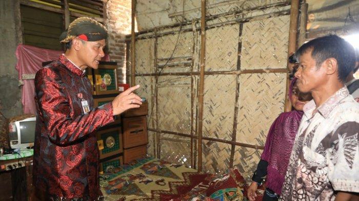 gubernur-jawa-tengah-ganjar-pranowo-mengunjungi-rumah-tidak-layak-huni.jpg