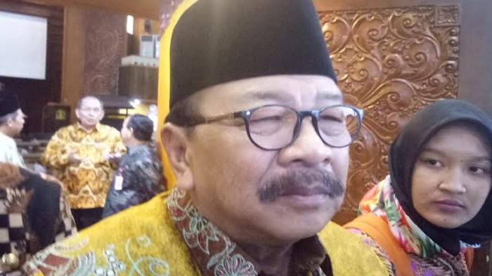 gubernur-jawa-timur-soekarwo_20181015_082629.jpg