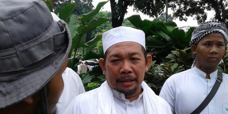 gubernur-tandingan-fpi-ahok_20141110_174058.jpg