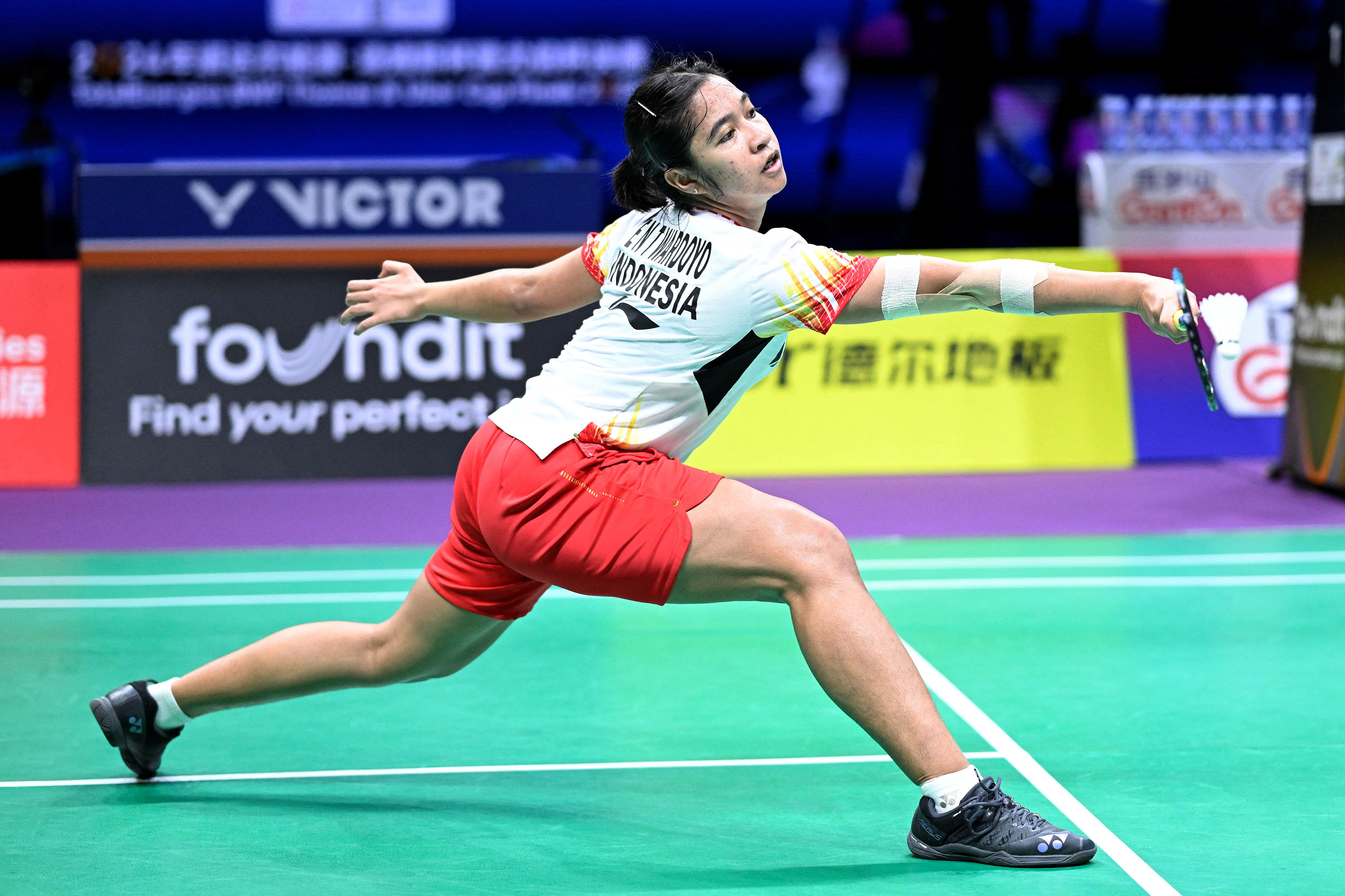 gulung-thailand-indonesia-lolos-ke-semifinal-uber-cup-2024_20240503_143712.jpg